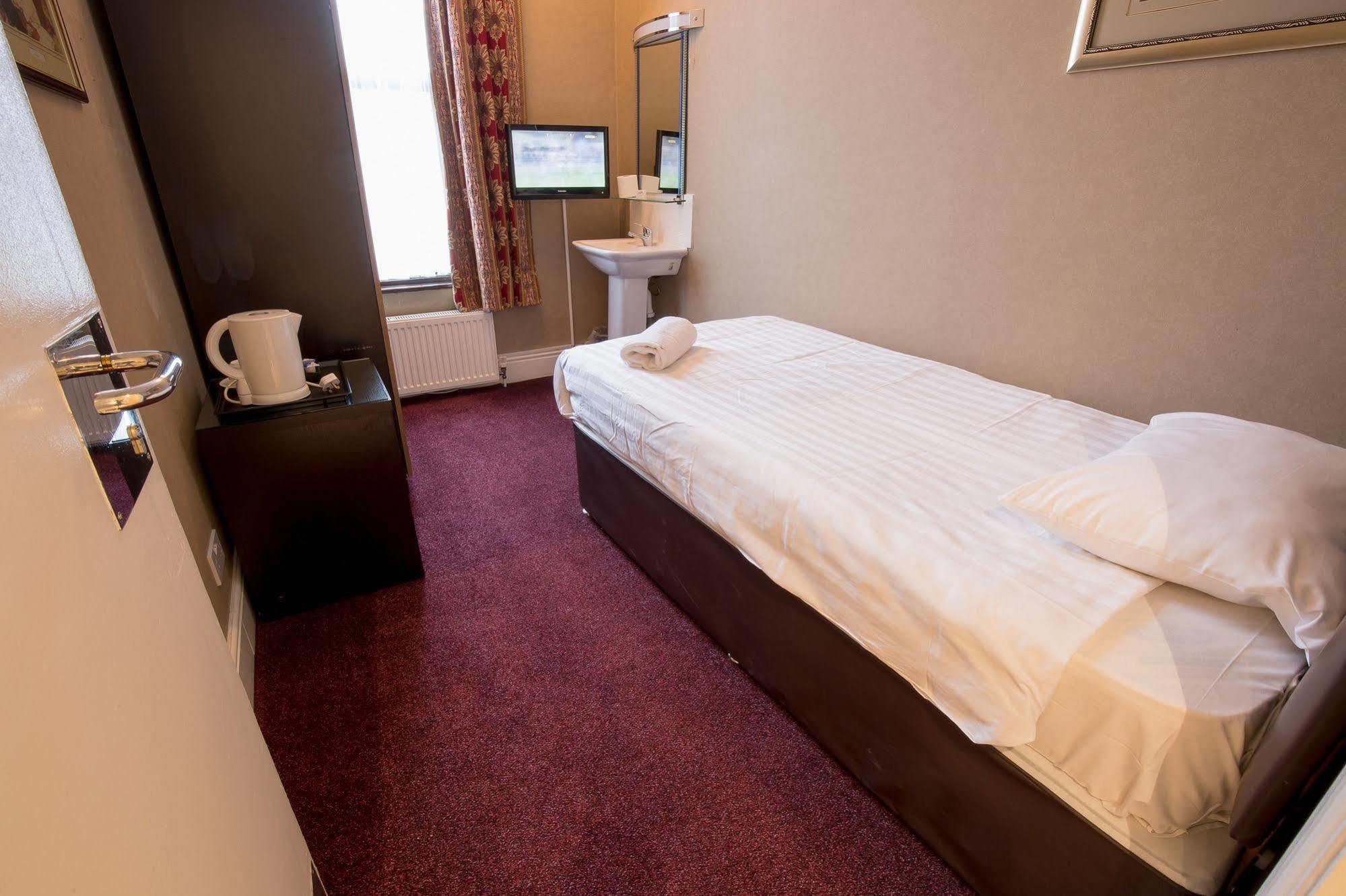Rossmore Hotel Ilford Luaran gambar