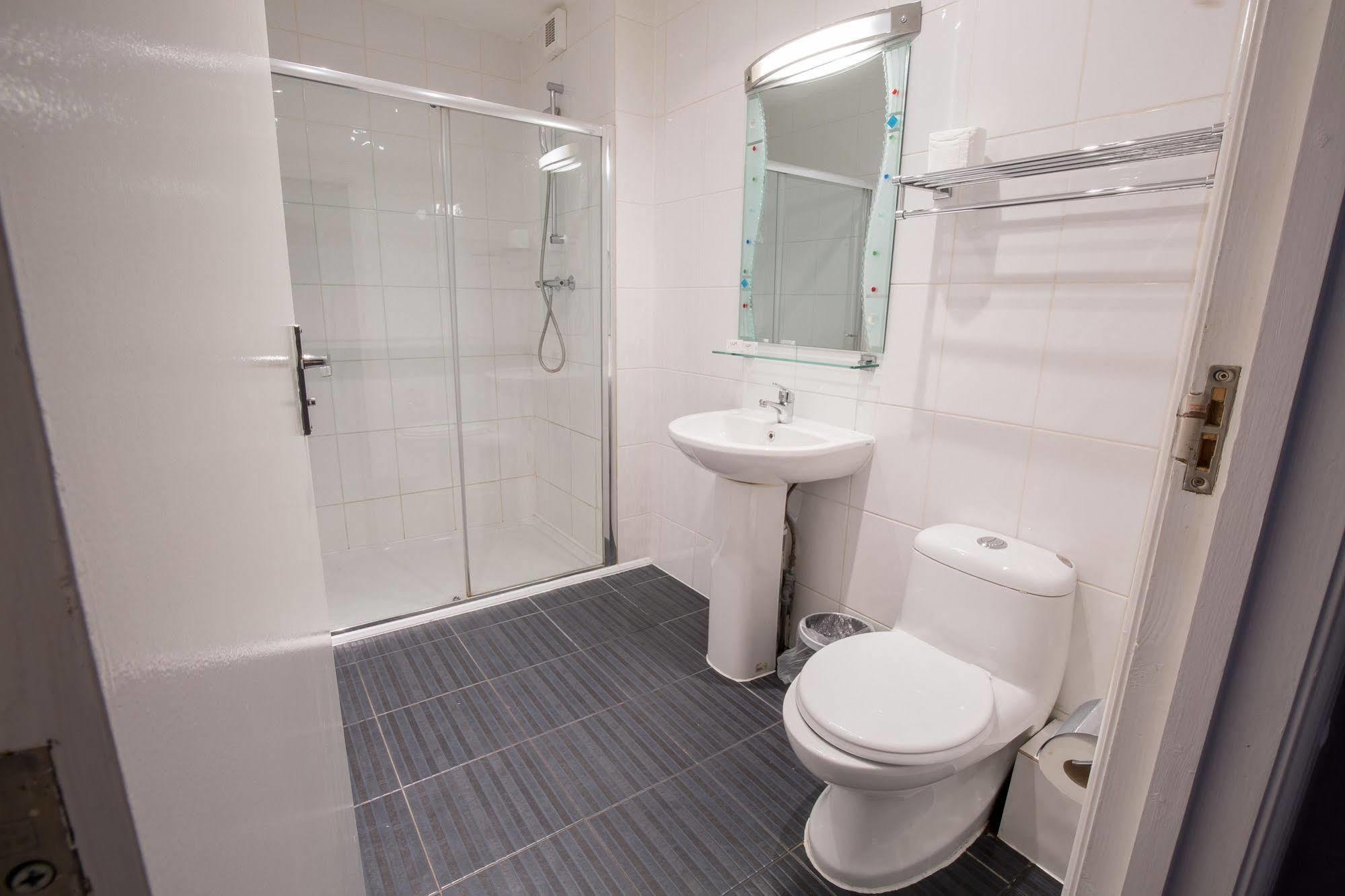 Rossmore Hotel Ilford Luaran gambar